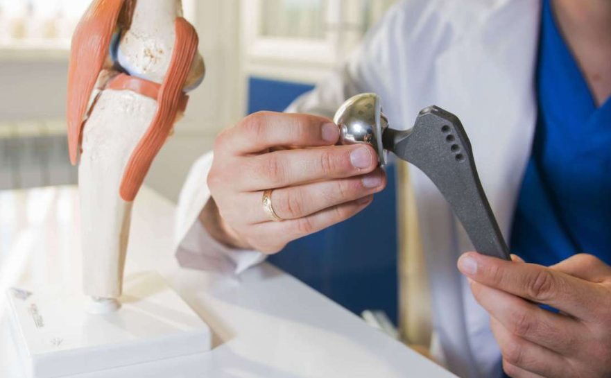 Le titane en médecine : applications avancées de l orthopédie à la dentisterie