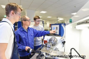 Pourquoi la formation technique continue propulse la réussite manufacturière