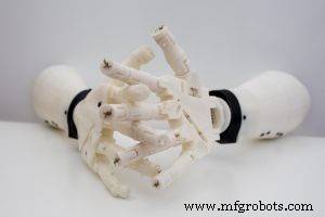 Des ingénieurs de Virginia Tech utilisent l impression 3D pour créer une main prothétique transformant la vie de Josie Fraticelli