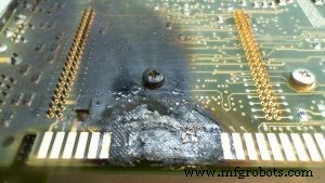 Comment détecter les dommages de surchauffe sur les circuits imprimés : guide pratique