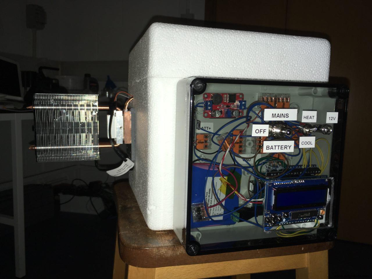Conteneur de transport d échantillons à température contrôlée avec capteur PT-100 et Arduino UNO
