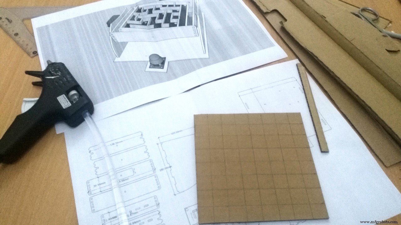 Labyrinthe à billes Arduino : jeu de plateau en carton motorisé