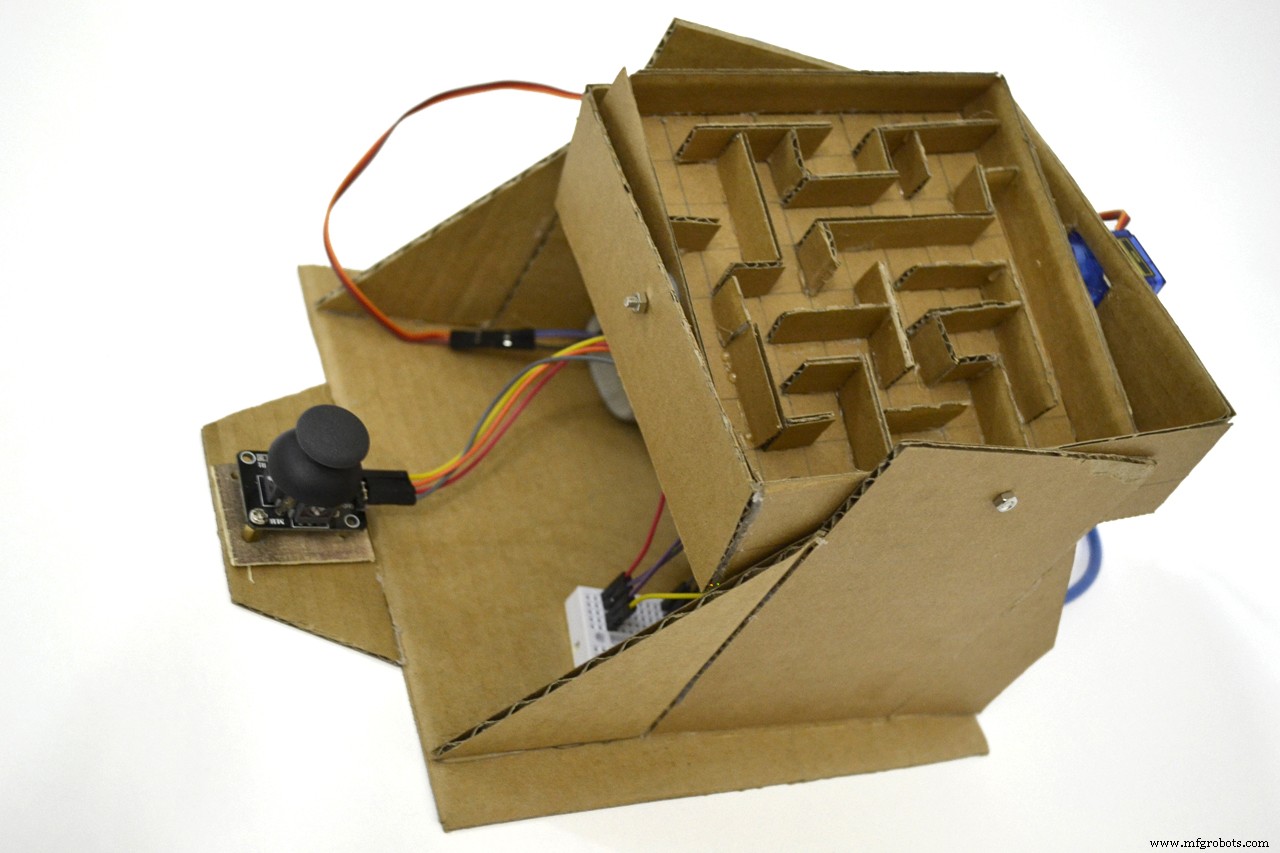 Labyrinthe à billes Arduino : jeu de plateau en carton motorisé