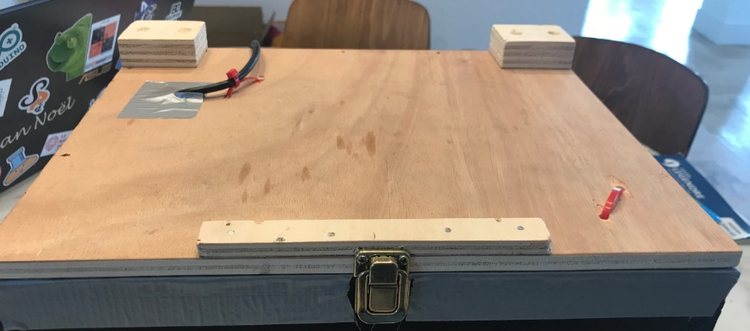 Dispositif de désinfection de masques UV-C et chaleur piloté par Arduino