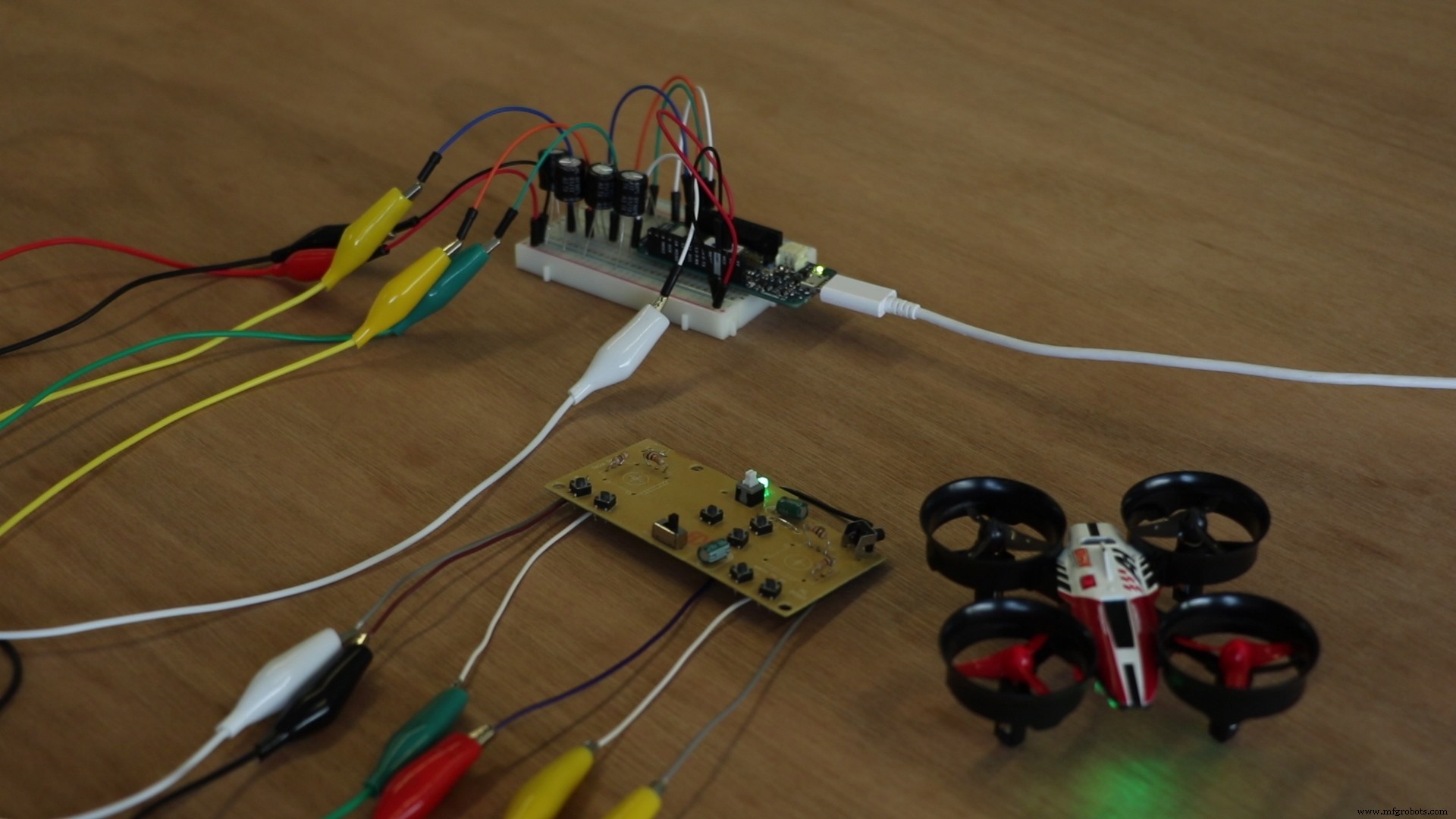 Drone piloté par la pensée : utiliser l EEG pour faire voler un micro drone de course