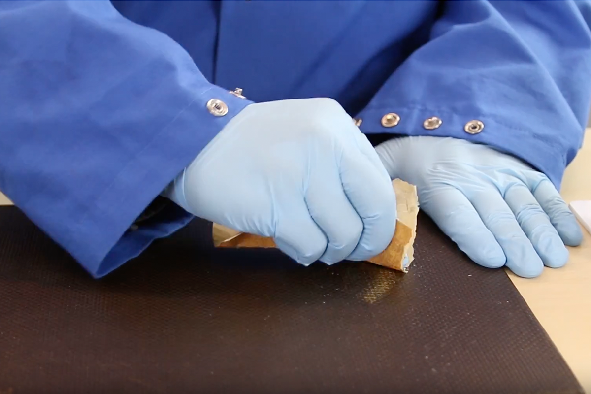 Optimisation du collage adhésif : stratégies de traitement de surface pour composites thermodurcissables et thermoplastiques