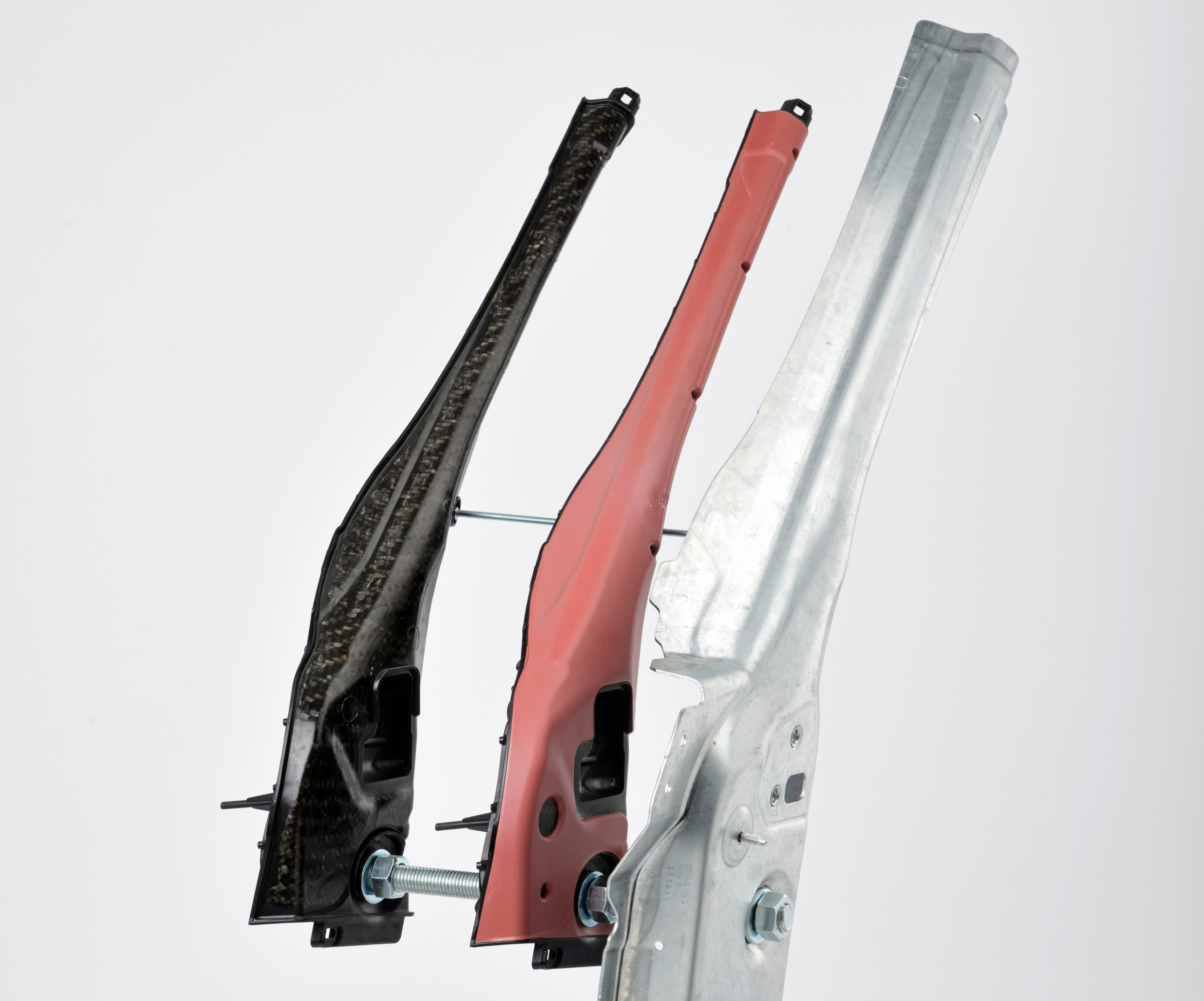 Pilier A hybride métal-composite avec insert acier : nouvelle norme renforcement structurel