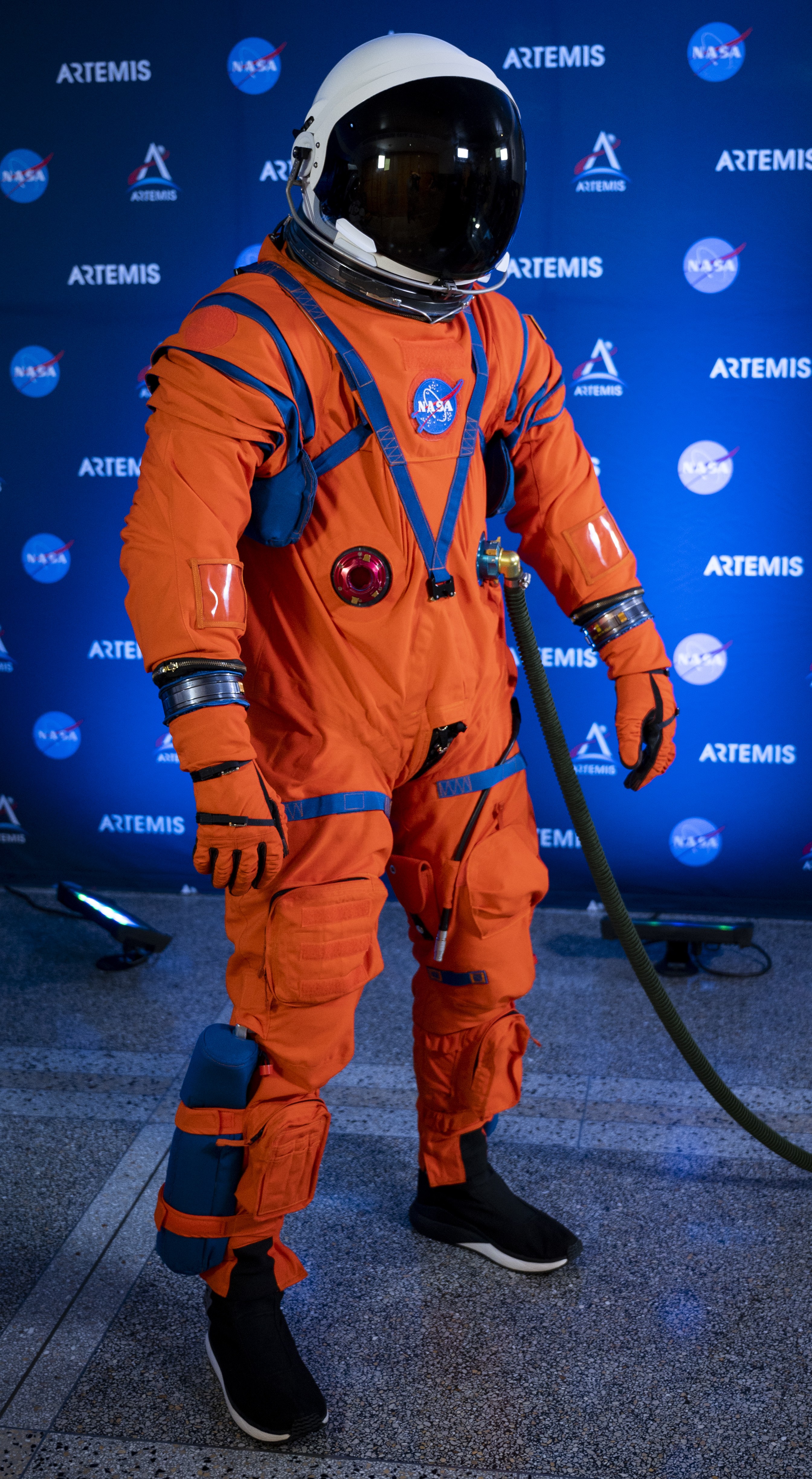 NASA présente les combinaisons spatiales de nouvelle génération pour les missions lunaires Artemis