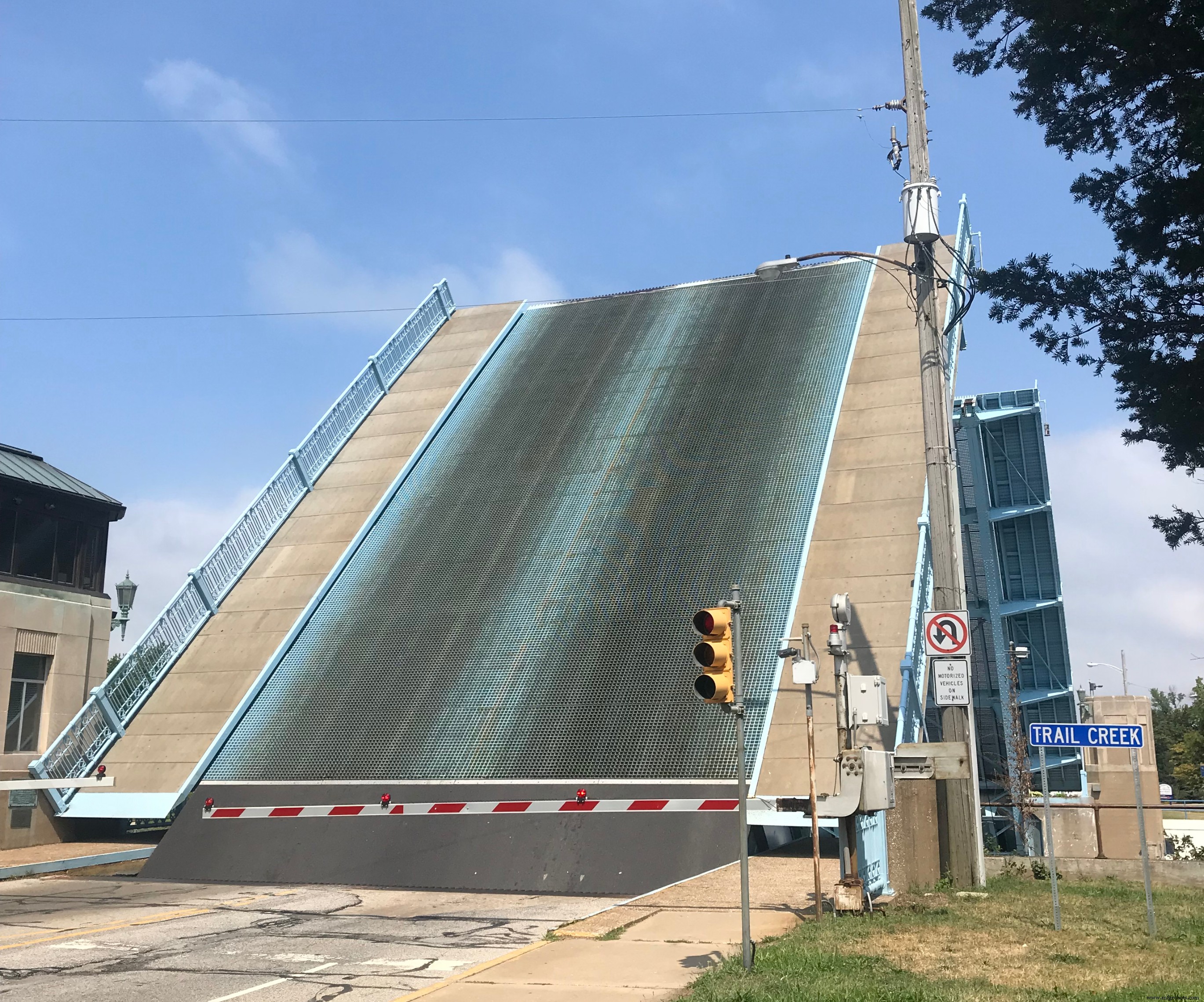 Accélérer les réparations : revêtement de pont FRP au pont Franklin Street