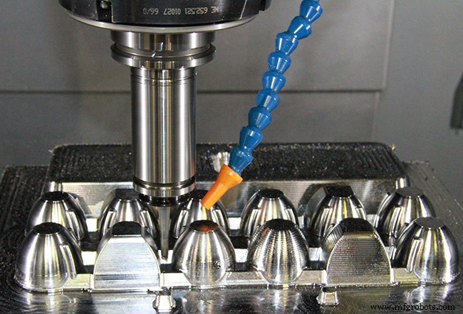 Hurco WinMax : contrôle multilingue pour une programmation CNC aisée et fiable
