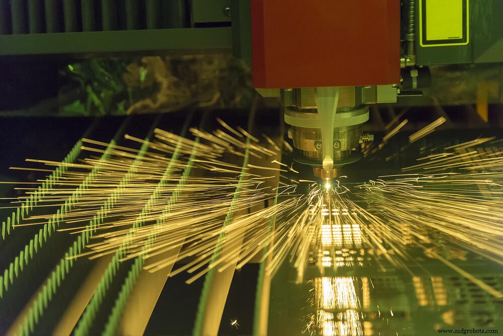 Découpe Laser : Le Choix Supérieur pour la Tôlerie de Précision