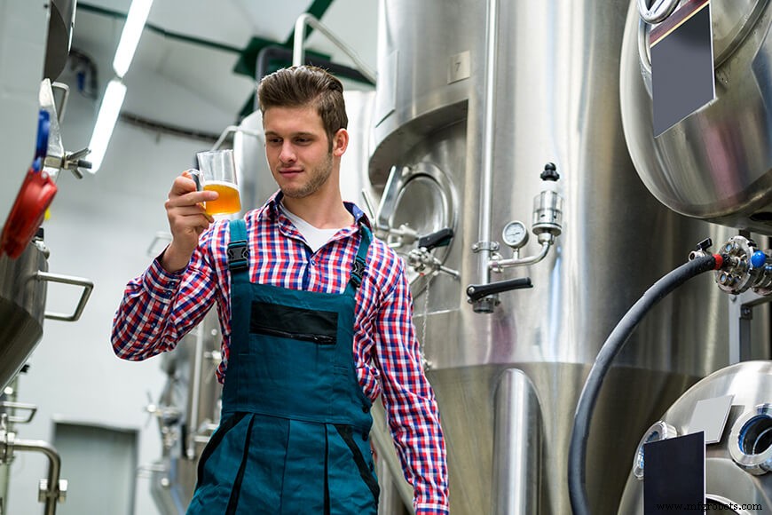 Comment les alliages métalliques façonnent la saveur de la bière artisanale