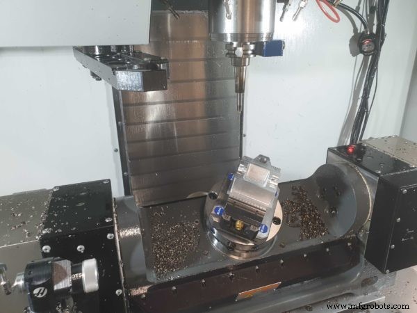 Choisir la bonne configuration de machine 5 axes : guide complet