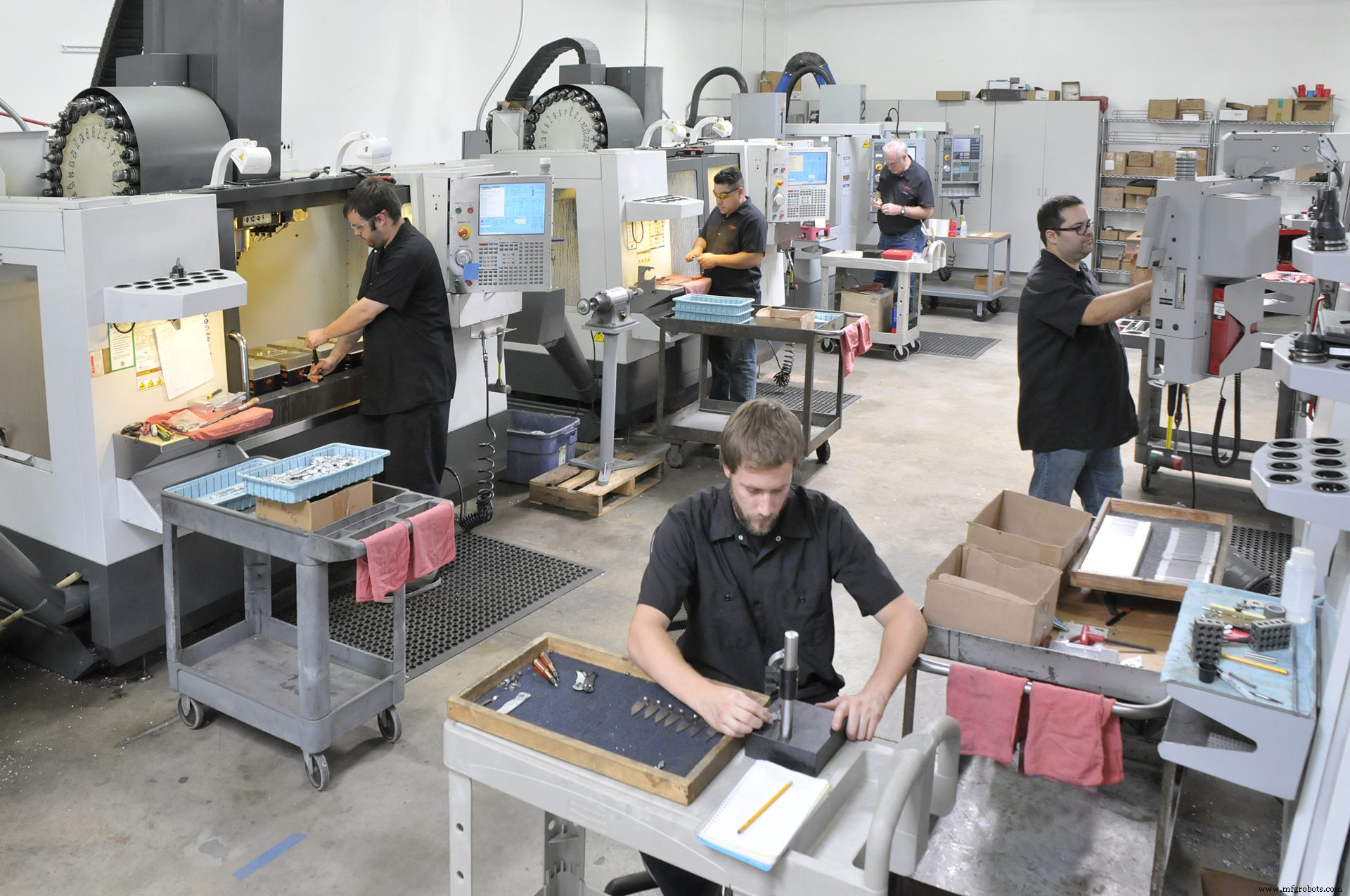 Surmonter les 4 défis majeurs des services de fabrication et ateliers d usinage