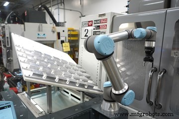 Fusion OEM double capacité production avec charge machine robotique avancée