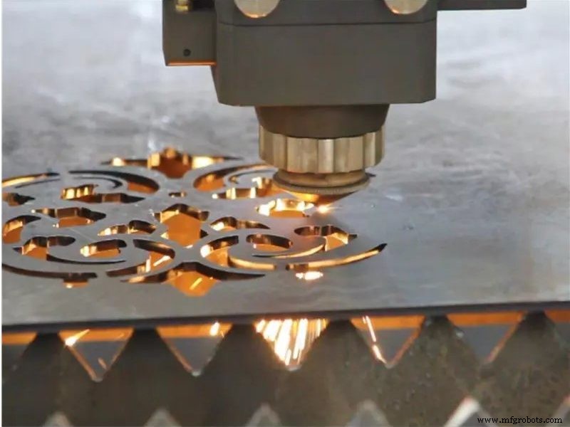 Découpe laser de tôle : maîtriser les fondamentaux de la fabrication de précision