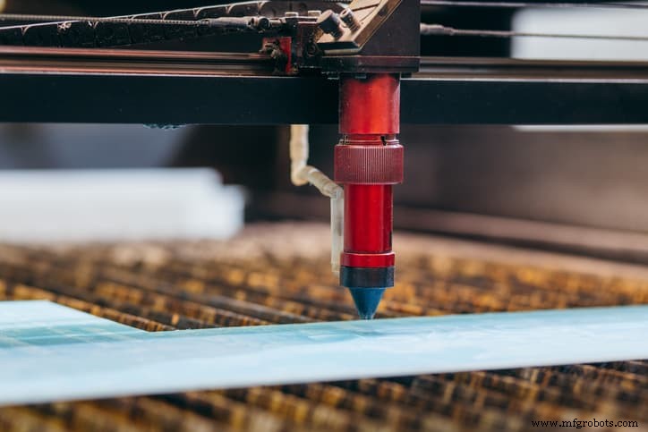 Découpe laser de tôle : maîtriser les fondamentaux de la fabrication de précision