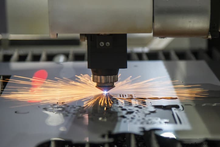 Découpe laser de tôle : maîtriser les fondamentaux de la fabrication de précision