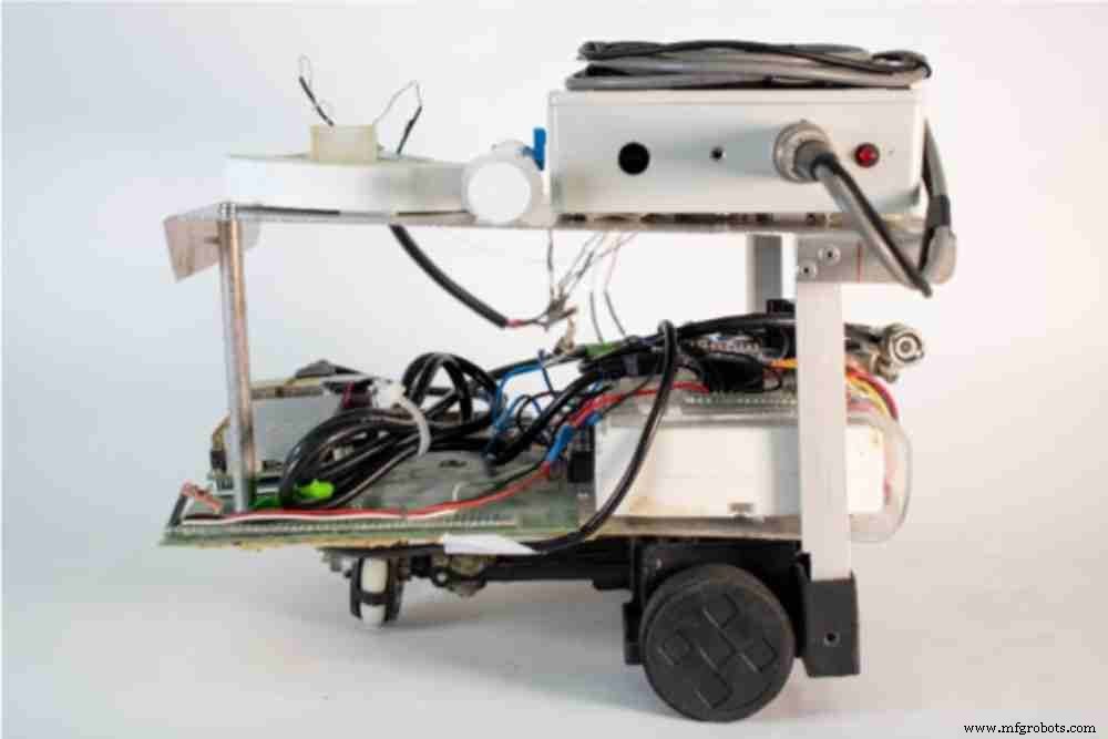 Robot université Tel Aviv utilise oreille de sauterelle pour entendre et répondre au son