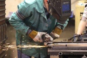 Soudage par points vs soudage continu : quelle méthode convient à vos besoins de fabrication ?