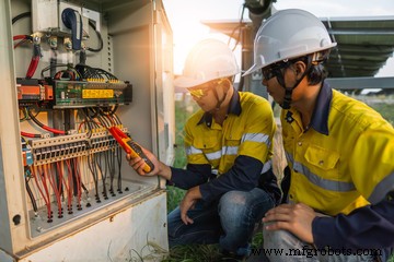 Prévenir les Incendies Électriques : Mettre à Niveau Votre Câblage en Toute Sécurité