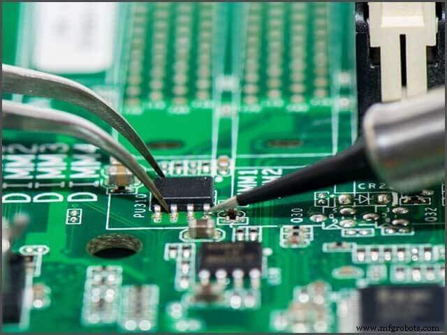 Du Breadboard au Produit Final : Guide Pro pour Faire Évoluer vos Prototypes PCB