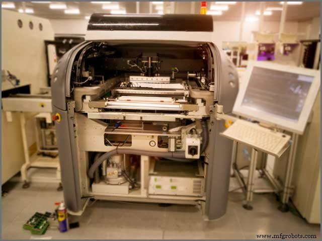 Maîtriser les Pochoirs PCB : Guide Complet pour un Brasage de Précision