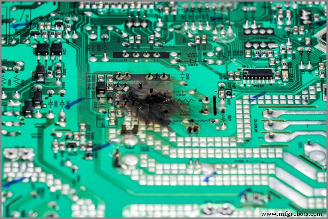 Le rôle crucial de la technologie traversante métallisée (PTH) dans la fabrication PCB moderne