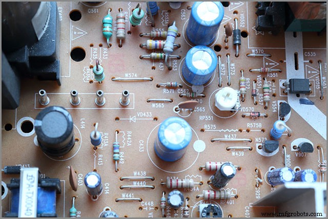 Le rôle crucial de la technologie traversante métallisée (PTH) dans la fabrication PCB moderne
