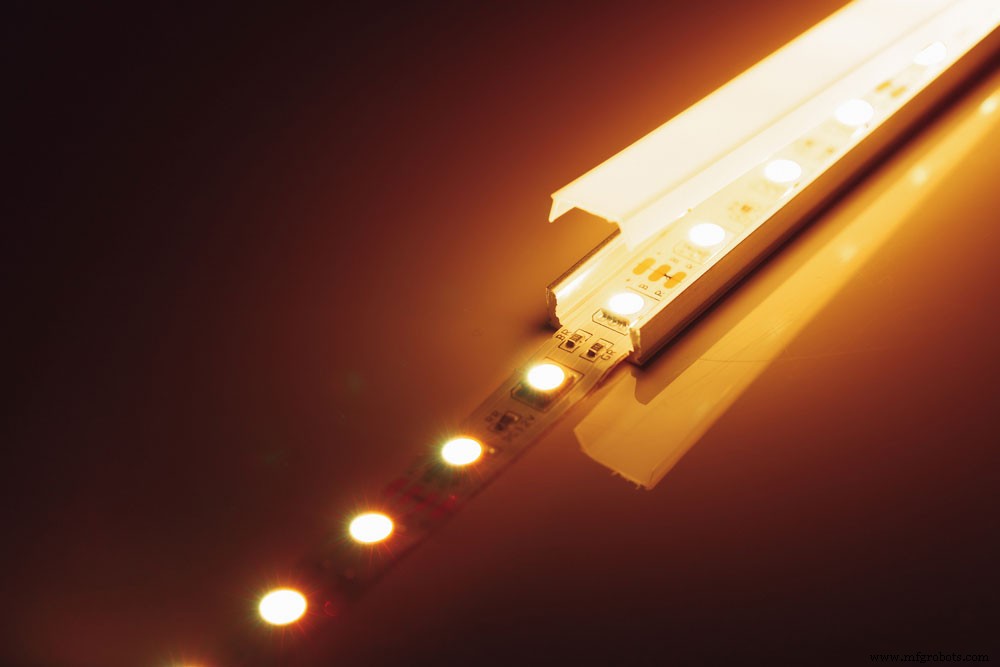 Diffuseurs pour bandeaux LED : distribution lumineuse uniforme et design optimal