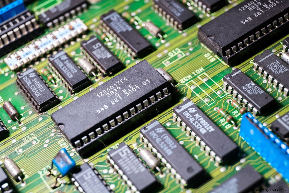 Comprendre le transistor TIP120 : bases, caractéristiques et applications
