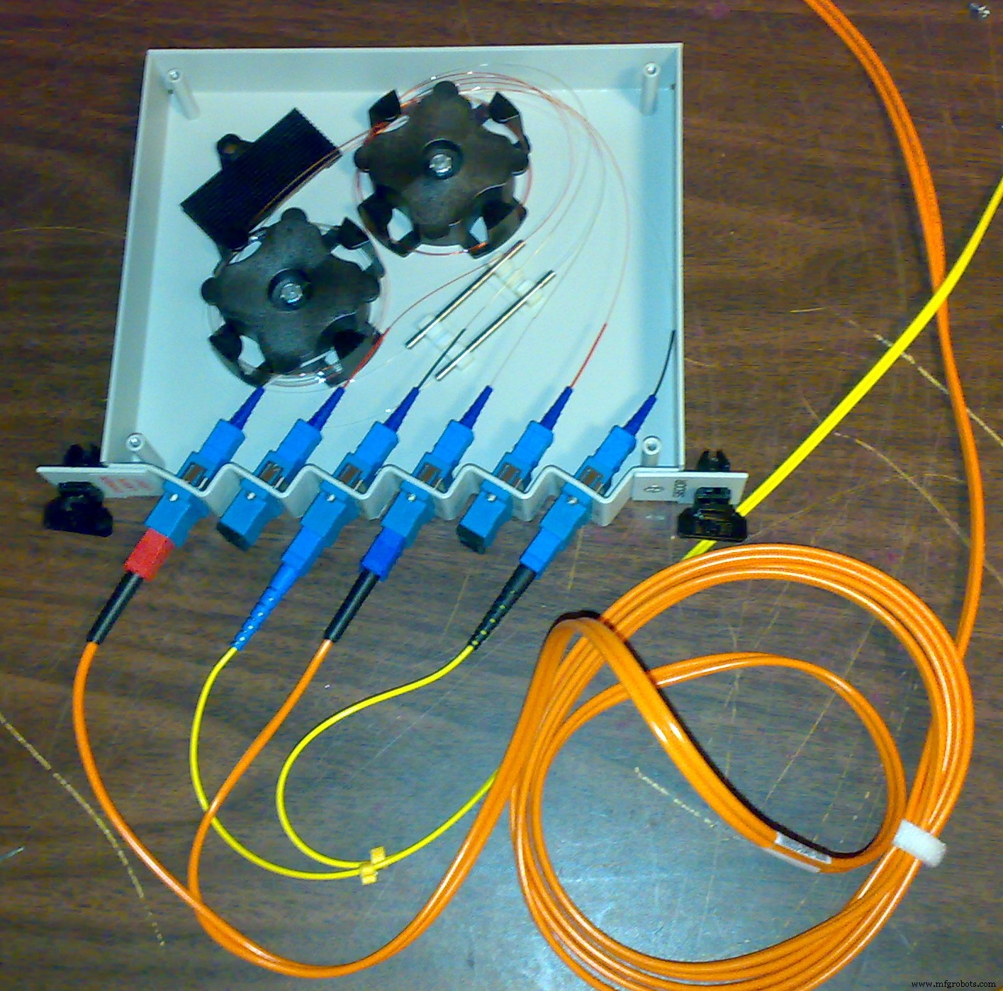 Circuits à fibres optiques expliqués : Guide débutant pour la communication haute vitesse moderne