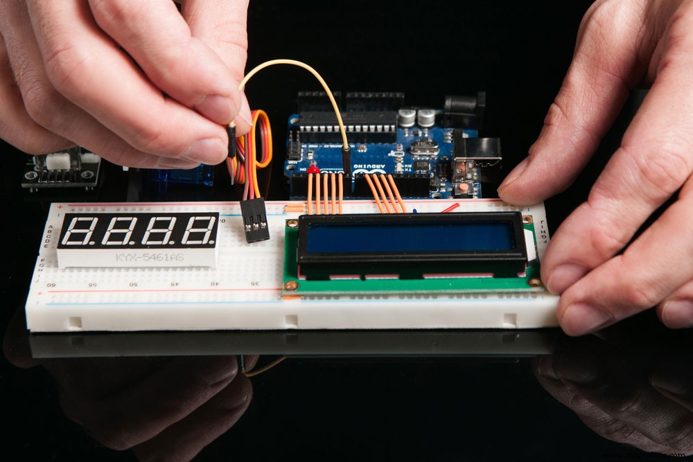 Maîtriser les connexions sur breadboard : guide pour débutants