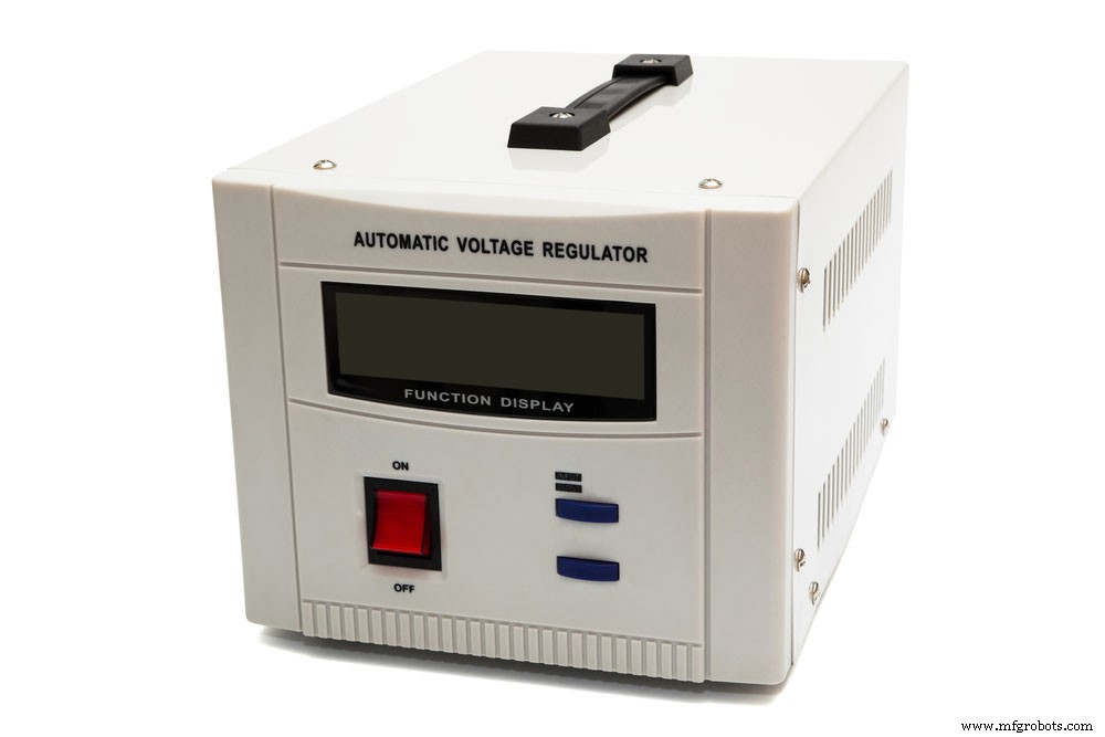 Guide Complet du Régulateur de Tension LM7815 : Utilisation, Caractéristiques & Applications