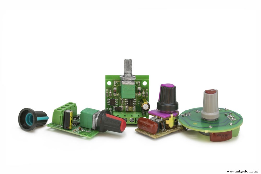 Guide Complet du Régulateur de Tension LM7815 : Utilisation, Caractéristiques & Applications