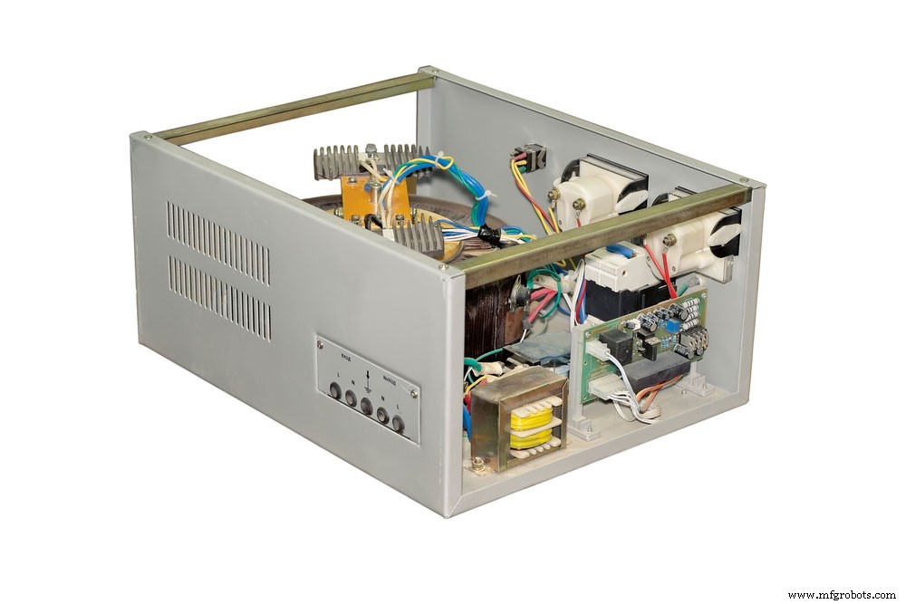 Guide Complet du Régulateur de Tension LM7815 : Utilisation, Caractéristiques & Applications