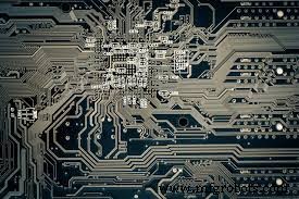 Maîtriser les pistes de circuit imprimé : guide définitif pour la conception PCB