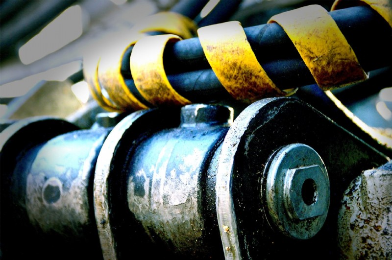 Pourquoi choisir un prestataire de maintenance local booste la fiabilité de vos équipements hydrauliques