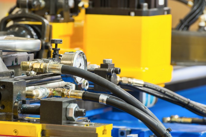 Pourquoi choisir un prestataire de maintenance local booste la fiabilité de vos équipements hydrauliques