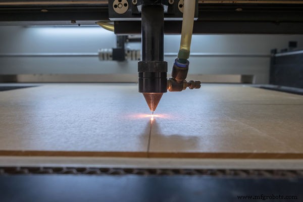 Coupe CNC vs coupe laser : choisir le bon processus de fabrication pour vos besoins