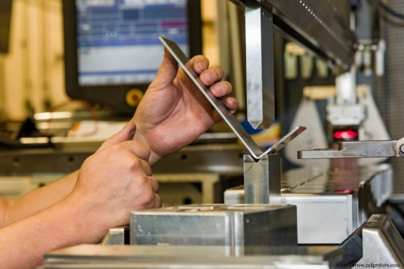 Cintrage de métal : quand l appliquer pour une fabrication de précision