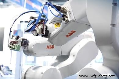 Bras robotique piloté par la pensée : autonomie pour patients paralysés