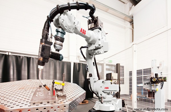 Solutions robotiques ABB pour l industrie de la fabrication de plastiques