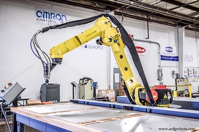 Fabrication avancée et polymères à Avon Lake, Ohio : l automatisation robotique