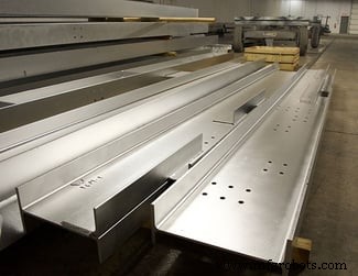 Poutres en acier structurel sur mesure : précision, résistance et fiabilité pour votre projet