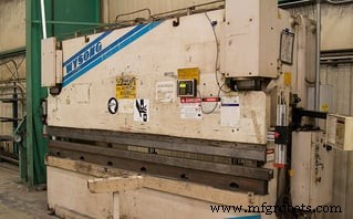 Révolutionner la fabrication métallique : comment les presses plieuses modernes transforment la production